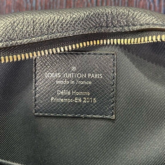 Louis Vuitton Nikolai Messenger - Picture 6 of 14